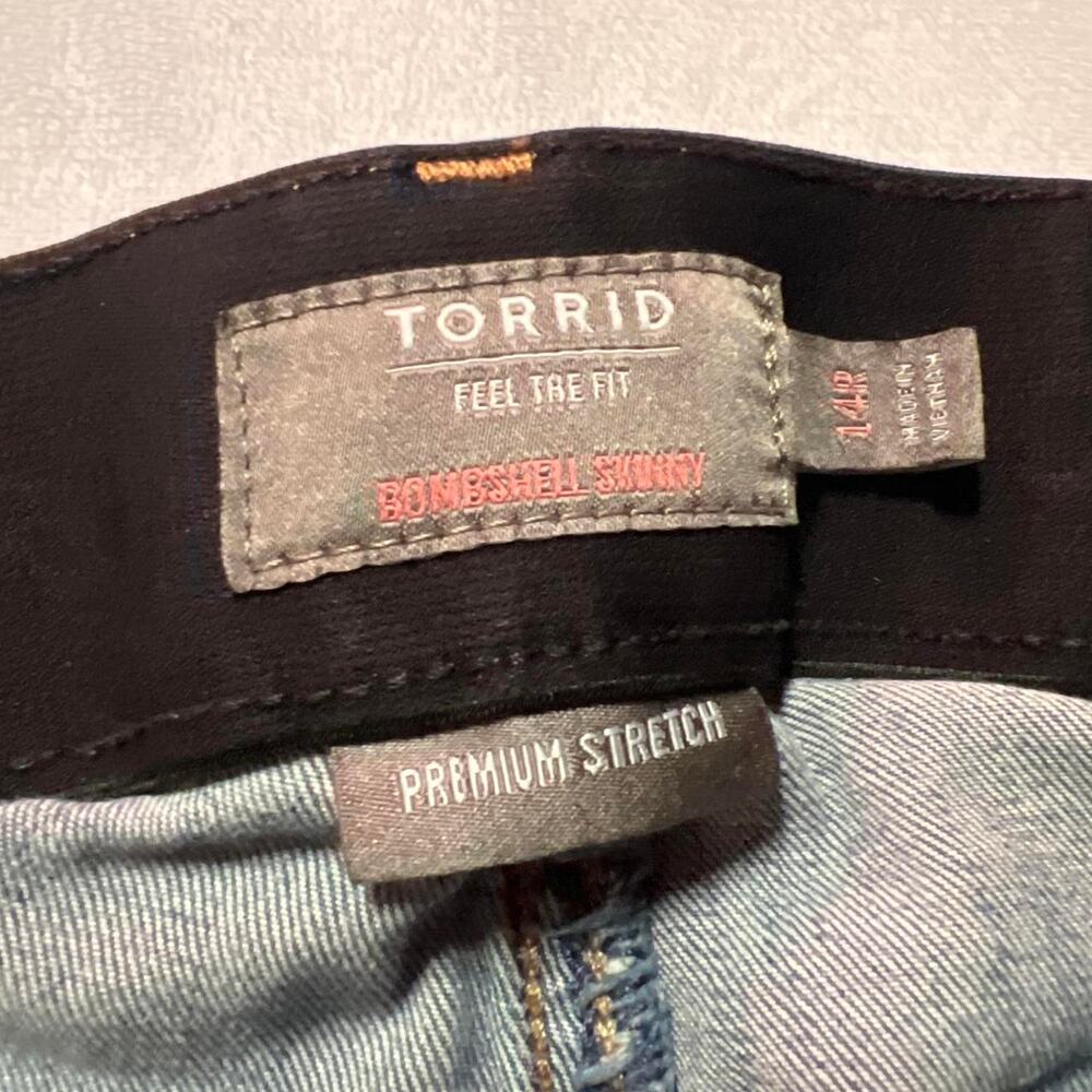 Torrid bombshell skinny size 14R raw hem and distressed - Picture 6 of 8